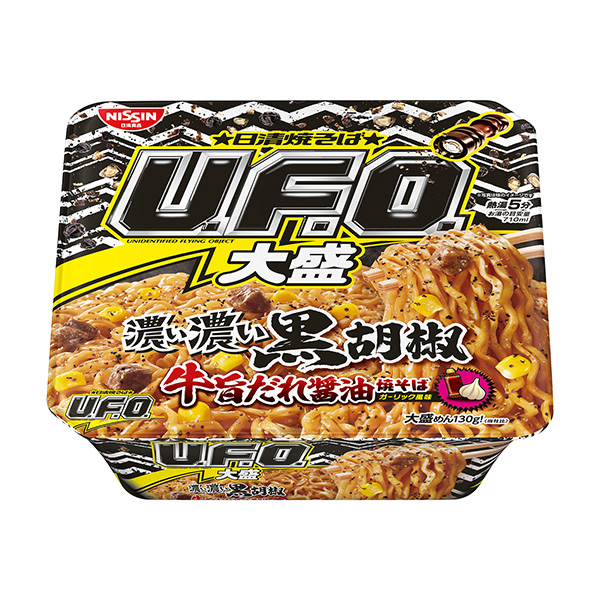 日清炒面U.F.O .大盛浓黑胡椒牛旨酱油炒面包装设计欣赏(图1)