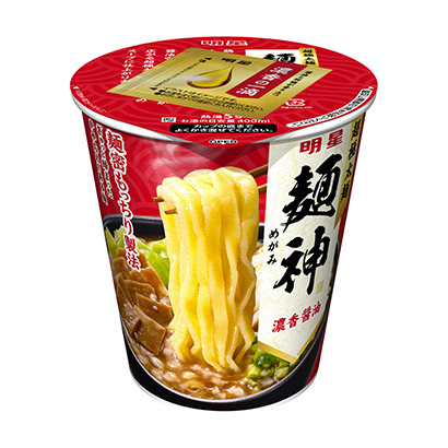 明星面神杯濃香醬油明星食品面類包裝設(shè)計(jì)(圖1)