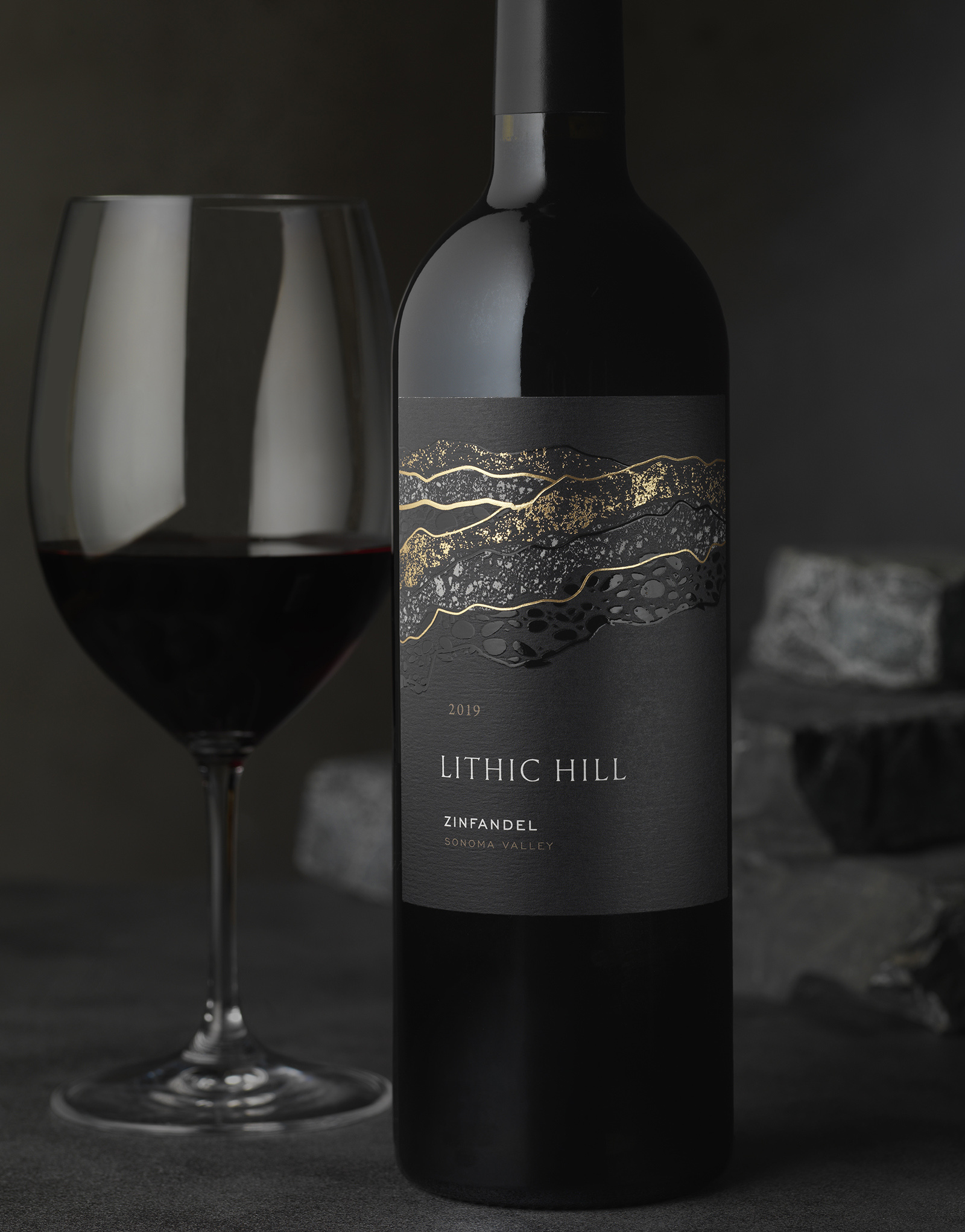 Lithic Hill葡萄酒独特的包装设计(图1)